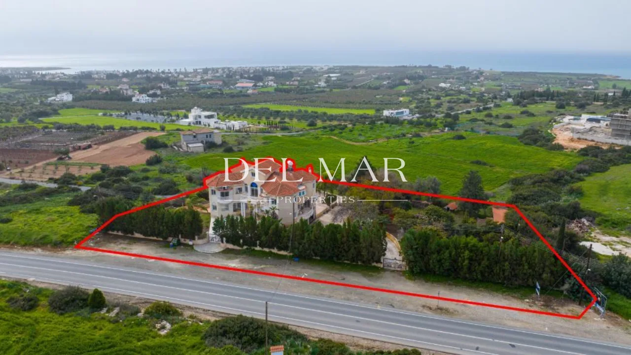 6-Bedroom Detached House with Pool in Pegeia, Paphos